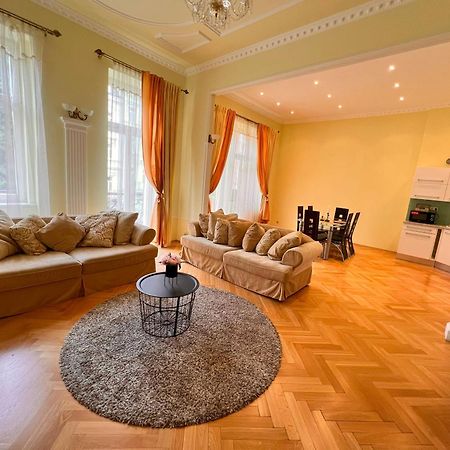 Jurincom Apartments Sadova Κάρλοβι Βάρι Εξωτερικό φωτογραφία