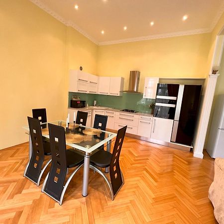 Jurincom Apartments Sadova Κάρλοβι Βάρι Εξωτερικό φωτογραφία