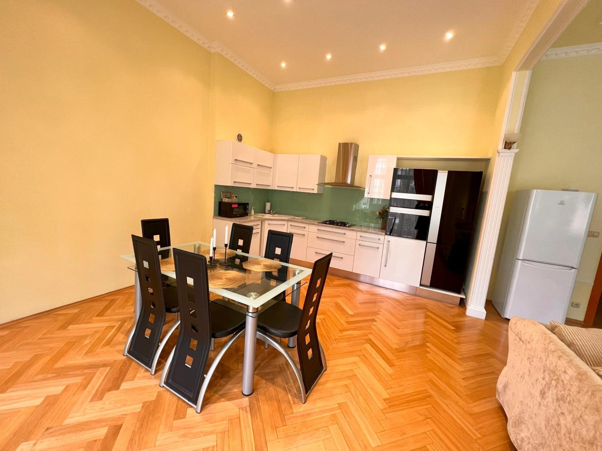 Jurincom Apartments Sadova Κάρλοβι Βάρι Εξωτερικό φωτογραφία