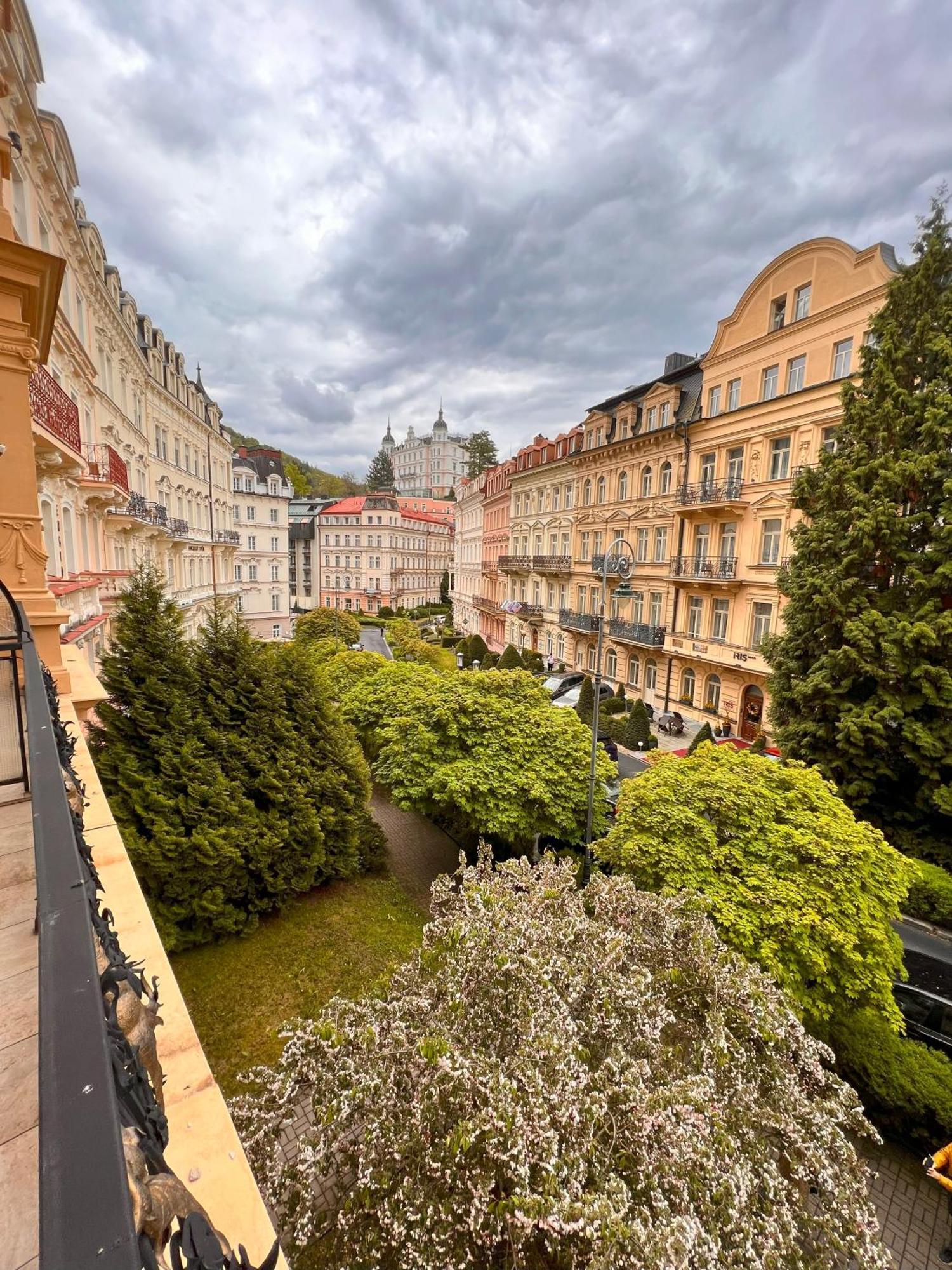 Jurincom Apartments Sadova Κάρλοβι Βάρι Εξωτερικό φωτογραφία
