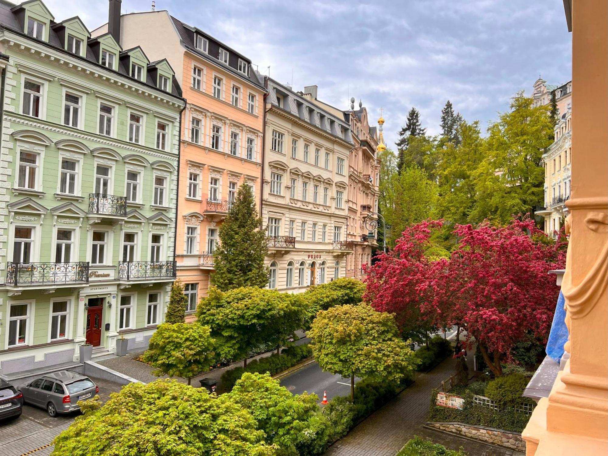 Jurincom Apartments Sadova Κάρλοβι Βάρι Εξωτερικό φωτογραφία