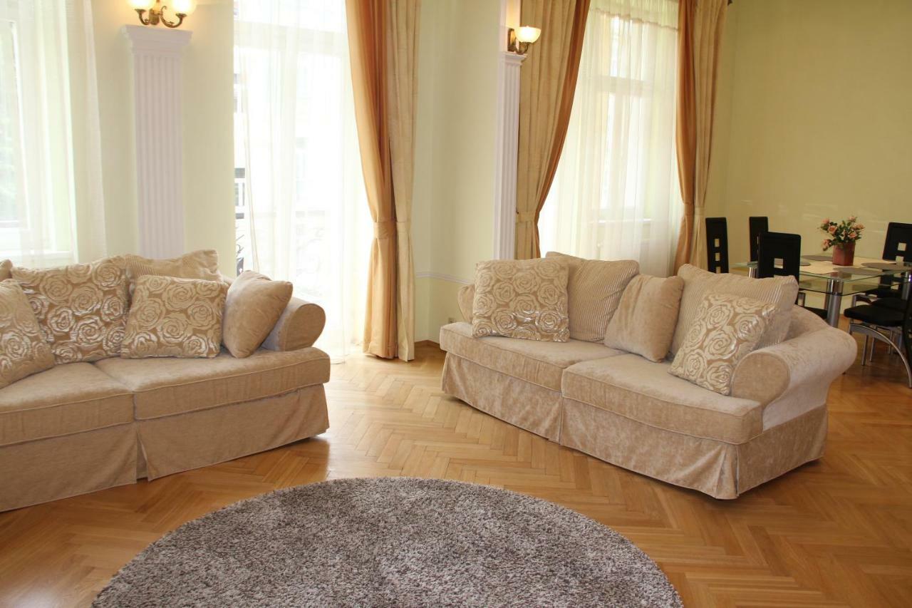 Jurincom Apartments Sadova Κάρλοβι Βάρι Εξωτερικό φωτογραφία