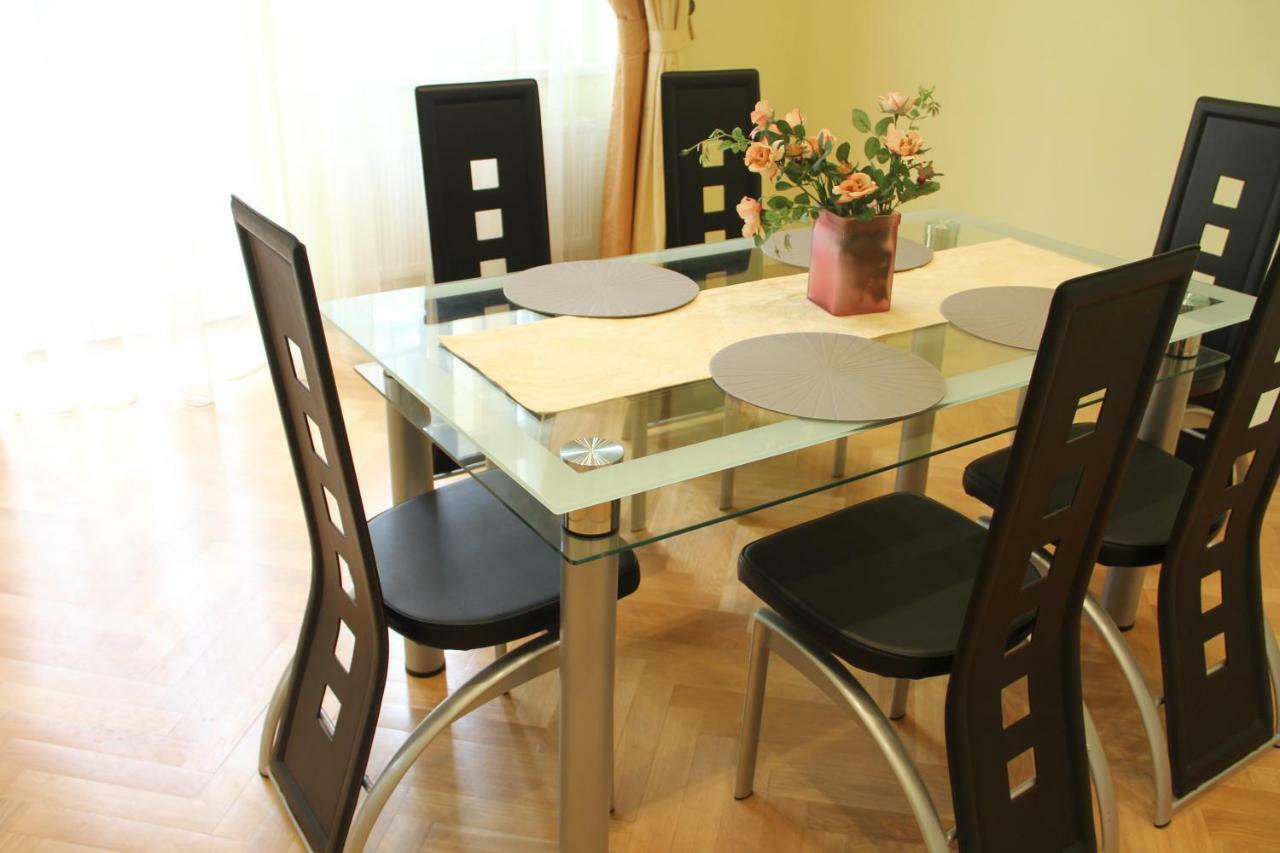Jurincom Apartments Sadova Κάρλοβι Βάρι Εξωτερικό φωτογραφία
