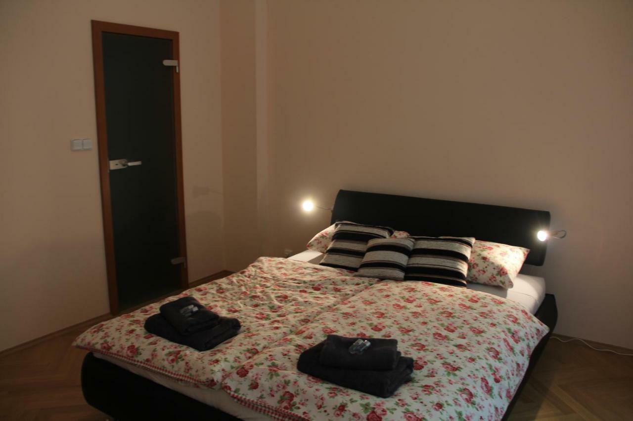 Jurincom Apartments Sadova Κάρλοβι Βάρι Εξωτερικό φωτογραφία